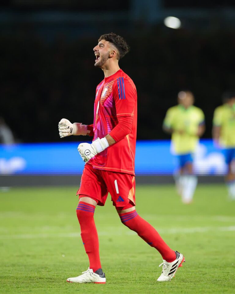 Un debut soñado, ganando un clásico y con una actuación del equipo increíble, pero esto recién comienza. Vamos por más! -@afaseleccion @n1glovesargentina @bardinetsimon
